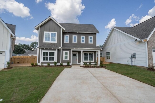 Building Photo - Spacious Home with Fenced Backyard!