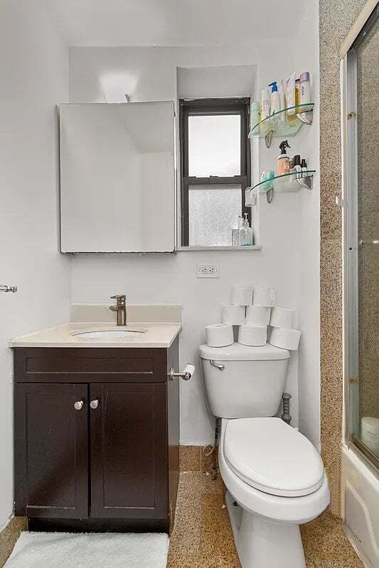 Photo - 141 W 10th St Unidad 4