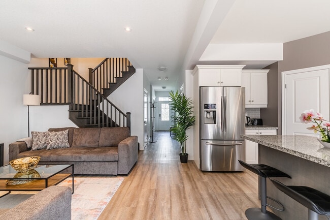 Building Photo - 114 Shoreview Pl