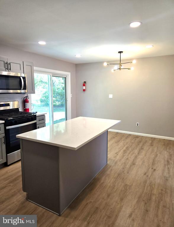 Building Photo - 897 Chapel Dr Rental
