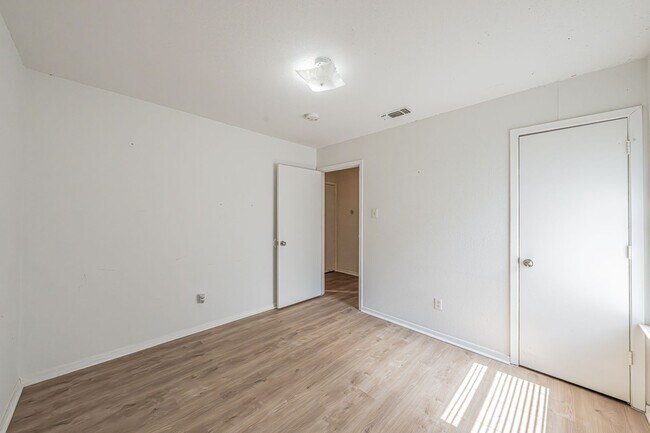 Photo - Super cute 2 bedroom 1 bath duplex