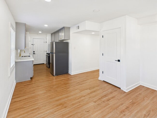 Photo - 607 Foch St Unit B