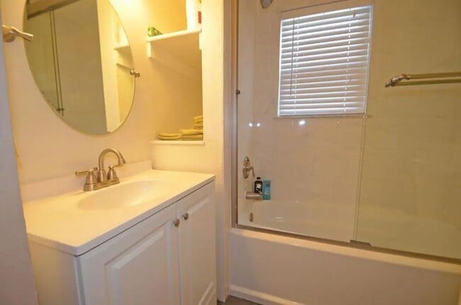 Building Photo - ME ME Unit 44