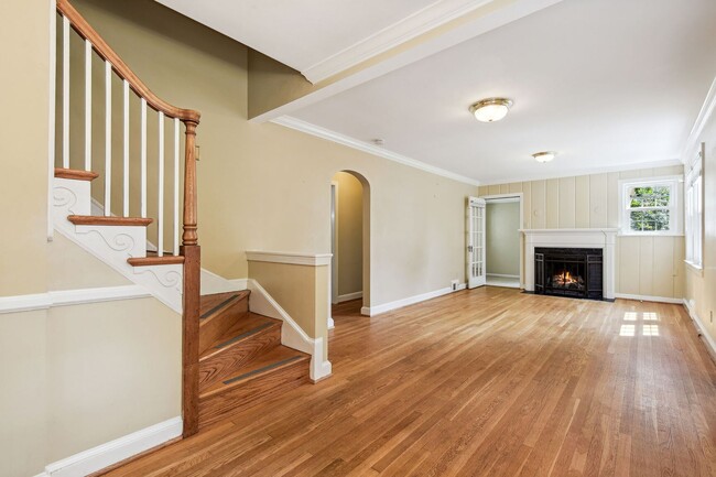 Photo - 5203 Elsmere Ave