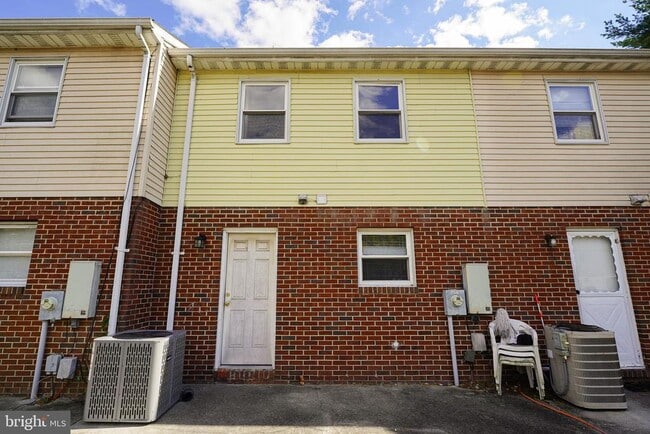 Photo - 726 Hemlock St