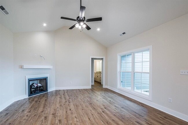 Photo - 2437 Topeka Rd