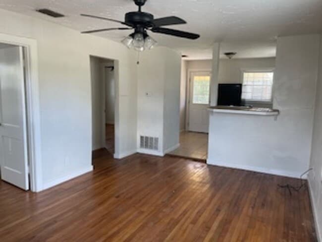 Building Photo - 2/1 with a fenced yard. Cute little house