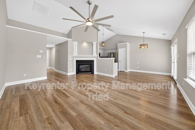 Photo - 1153 Hawick Dr