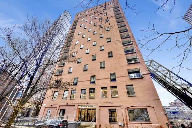 Building Photo - 345 N Canal St Rental