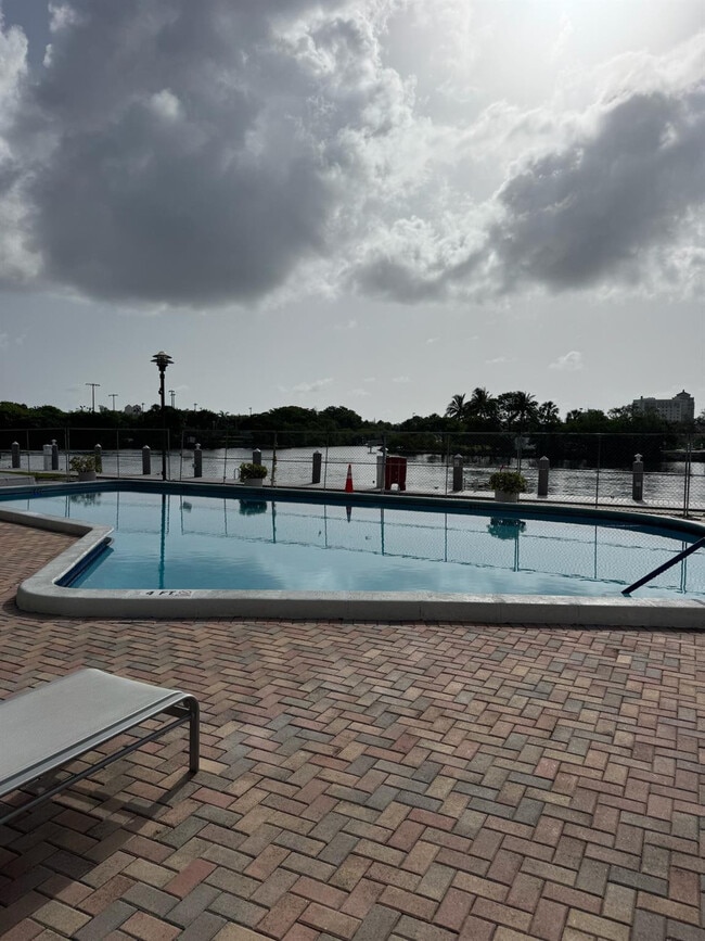 Building Photo - 1160 N Federal Hwy Unit 315