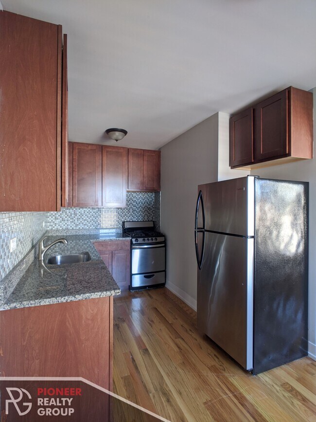 Photo - 560 W Arlington Unit 207