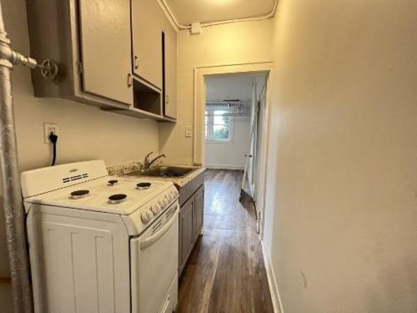 Building Photo - 945 Spofford Ave Unit liz Rental