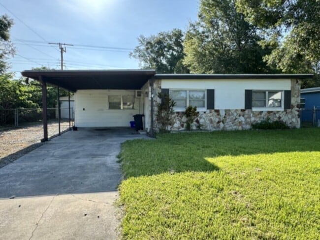 Building Photo - FULLY REMODELED 3 Bedroom, 1.5 Bath, Garag... Rental