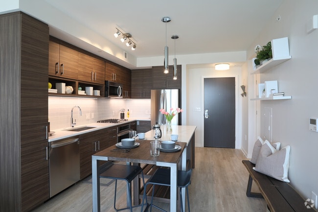 1BR, 1BA - 768 SF