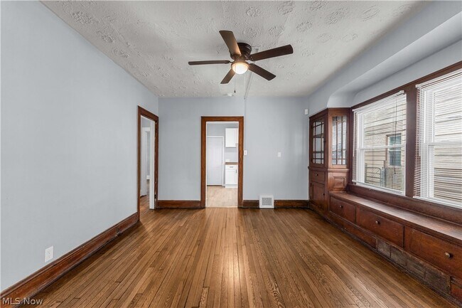 Photo - 11913 Buckingham Ave Unit 1/DN