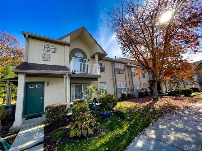 Photo - 2501 Commons at Kingswood Dr