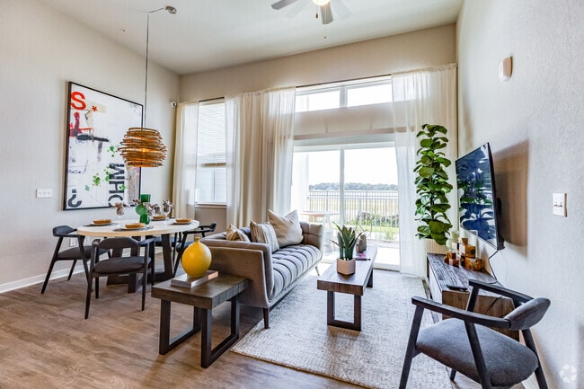2 BR, 2 BA - 1,102SF