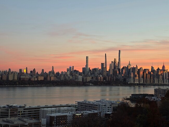 Building Photo - 9060 Palisade Ave