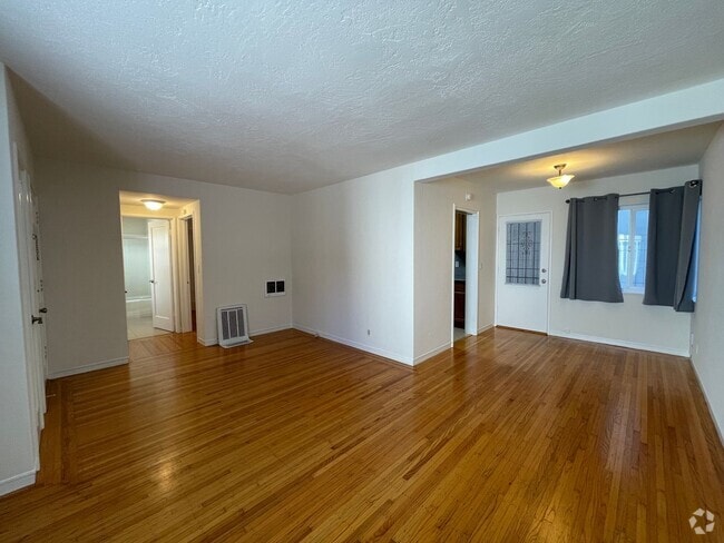 Building Photo - 655 Oakland Ave Unit B Rental