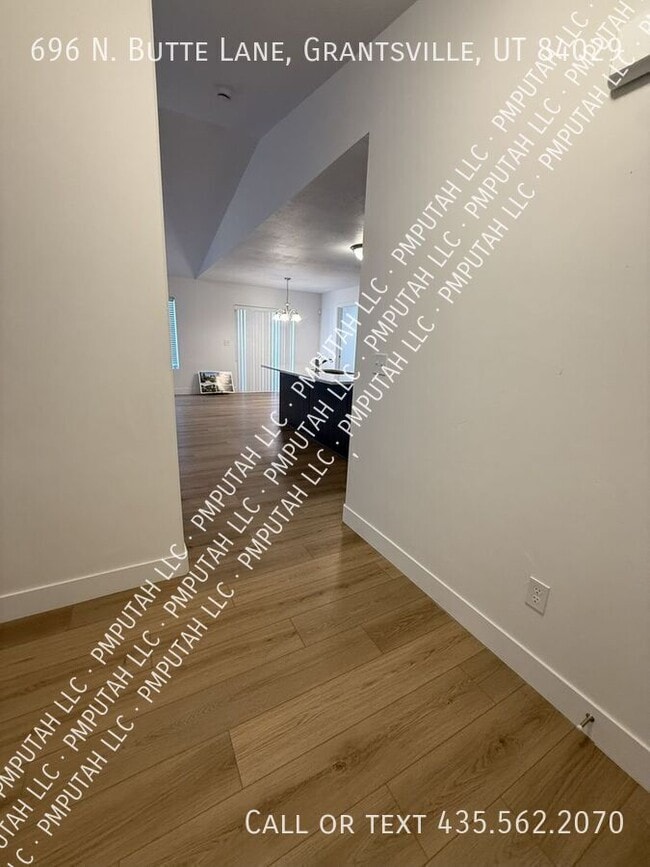 Photo - 696 Butte Ln