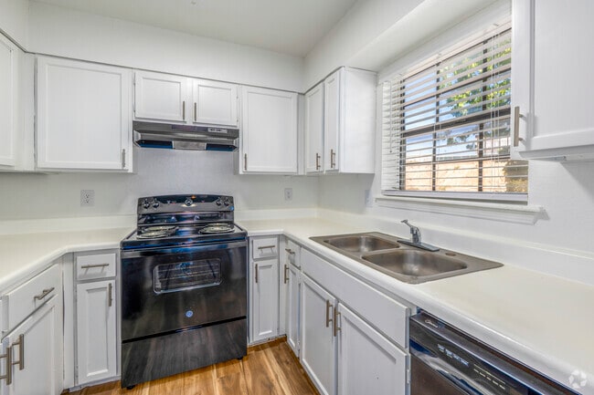 2BR, 1.5BA - 1,100SF - Kitchen