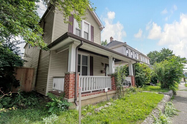 Photo - 570 Southwood Ave