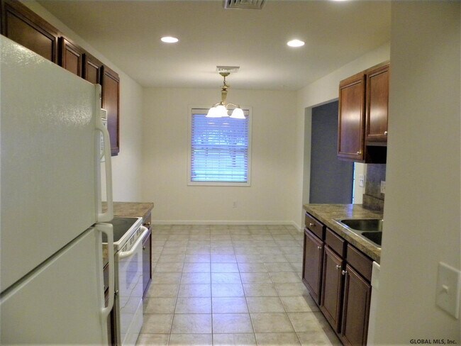 46 Washington Ave Apartment Unit - Image 