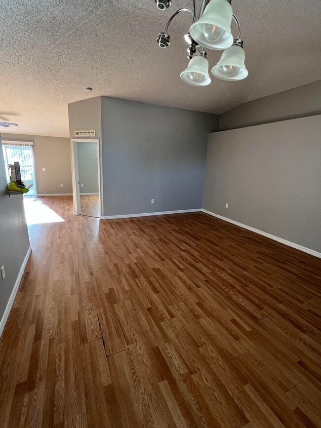 Photo - 673 Lobelia Dr