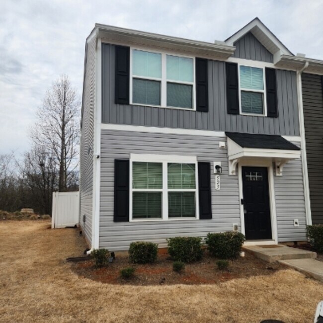 525 Hampton Townes Dr