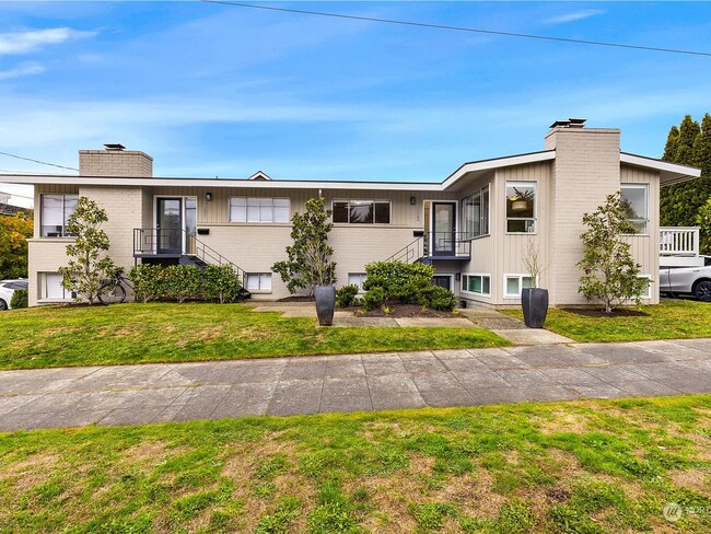 Building Photo - OS-1-3  One Sharpe 4-plex Unit OS-3 Rental