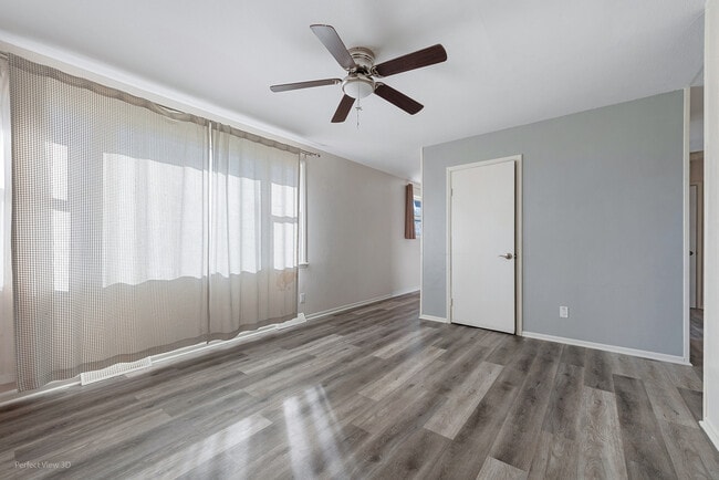 Photo - 1703 Pinewood Ln