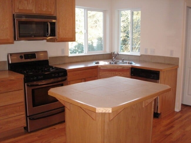 Woodinville Duvall Road. 4 bed. +den. 2.5 ... - Woodinville Duvall Road. 4 bed. +den. 2.5 ... House