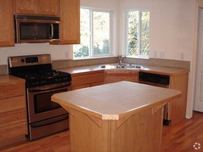 Building Photo - Woodinville Duvall Road. 4 bed. +den. 2.5 ... Rental
