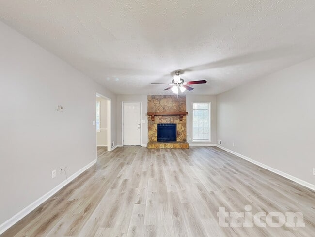 Photo - 3376 Poplar Dr