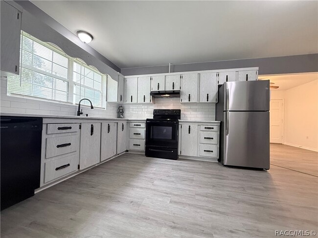 Photo - 10715 N Northcut Ave