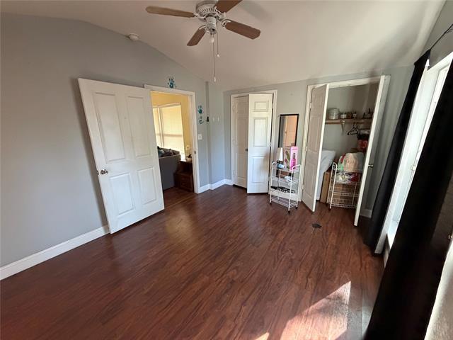 Photo - 979 W Pecan St