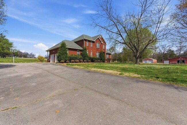 Photo - 449 Sanders Ln