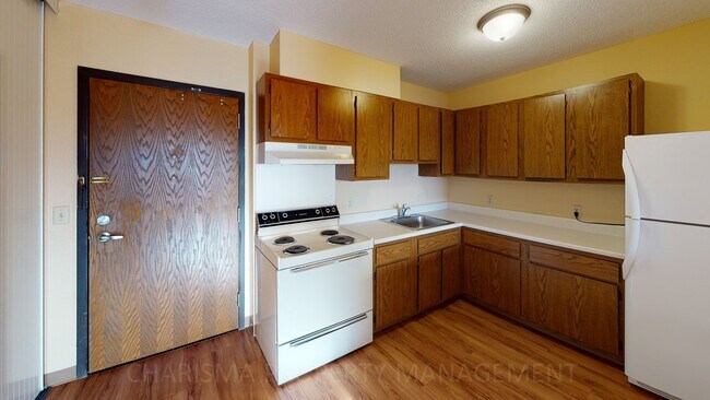 814 E Highway 44