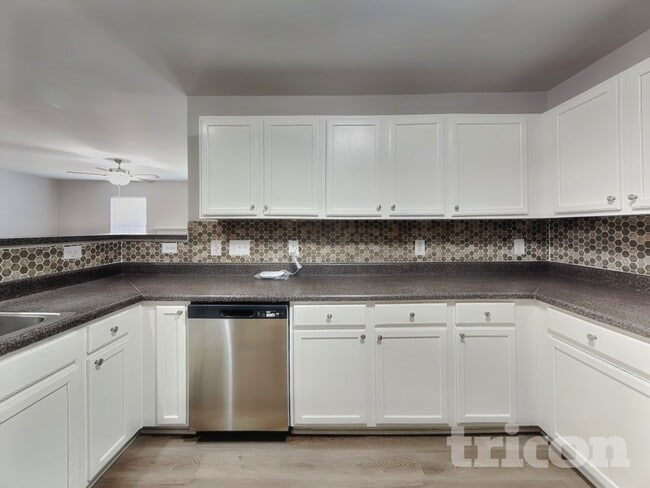 Photo - 1609 Extine Ln