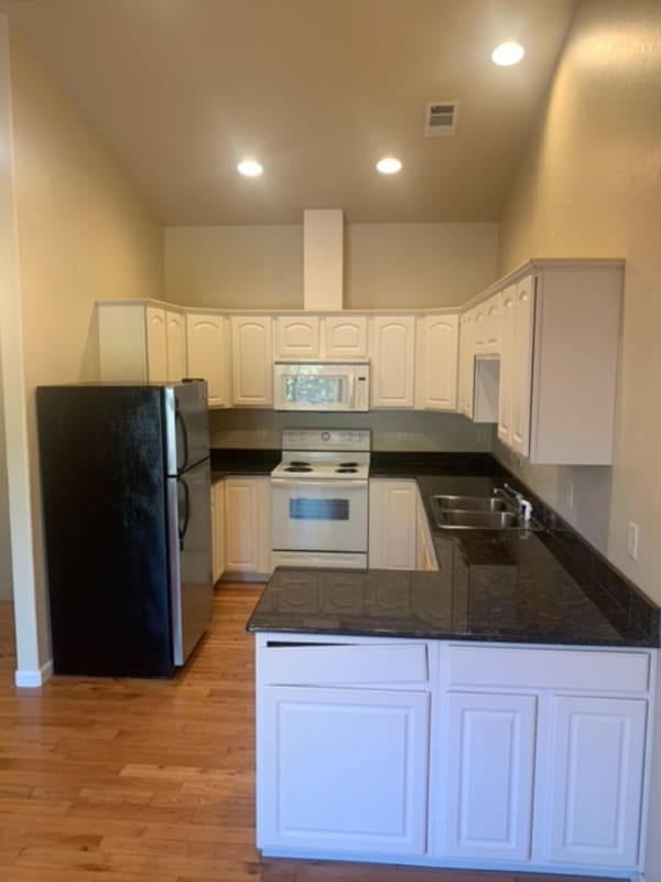 Photo - 205 Classick Dr