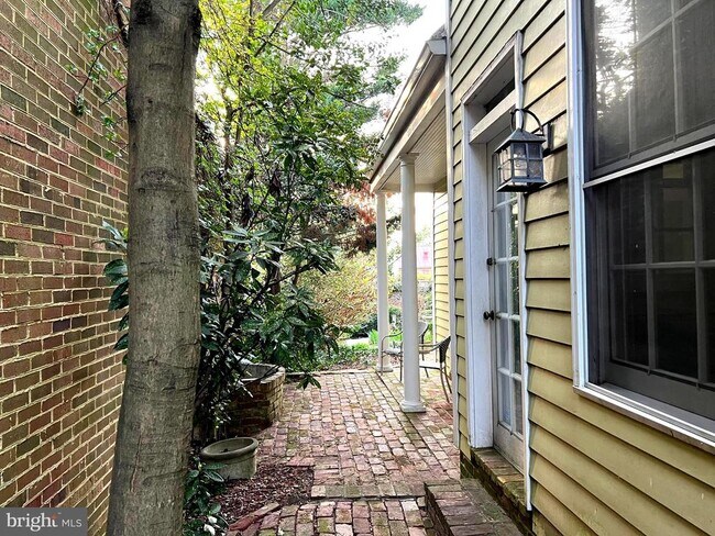Photo - 711 S Fairfax St House