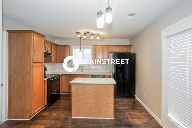 Photo - 3 Bedroom Pet-Friendly Home in Charlotte, NC with Main Street Renewal