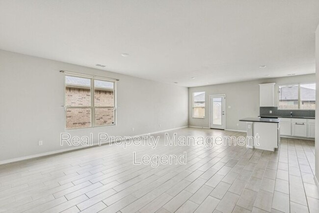 Photo - 968 Ravenwood Ln