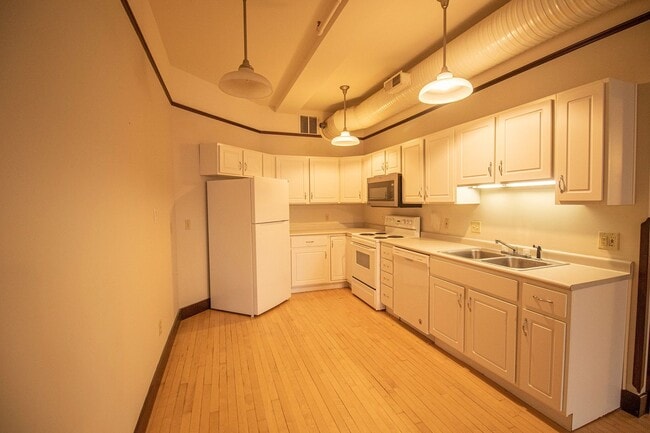 Photo - Sharp Building - RESIDENTIAL Unit 516 Main St  B