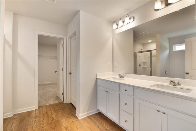 Photo - 19 Springwood Ln