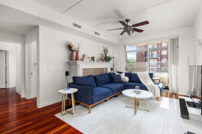 Photo - 656 Pearson St