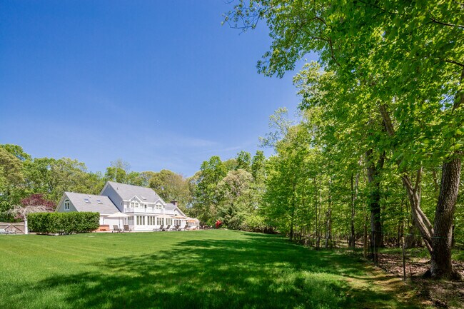 Photo - 320 Millstone Brook Rd