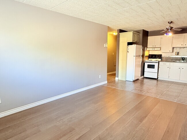 Photo - 360 Tecumseh Rd W Unité 103