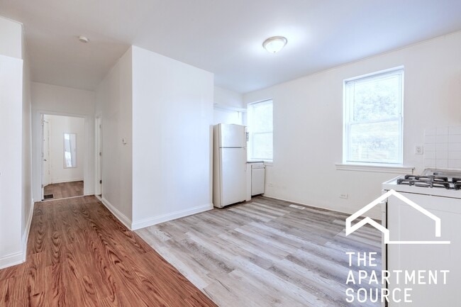 Building Photo - 1900 S Throop St Unit 9