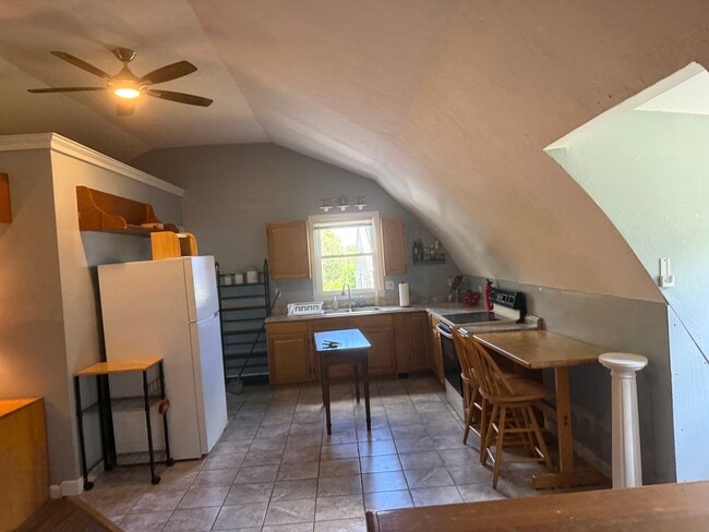 1906 Main St Unit Studio